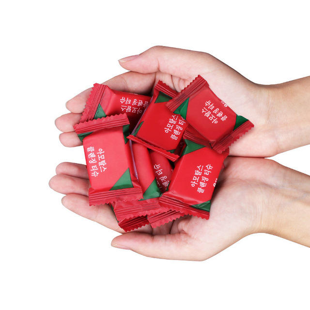 Magic Compressed Towel Tissue 100 pieces - Cotton Disposable Wipes - Candy Wipes - Makeup Removing Wipes - Coin Tissue - Best for Travelling  Hajj Umra Outdoor - Easy to Carry in Pocket - Size 22*18cm